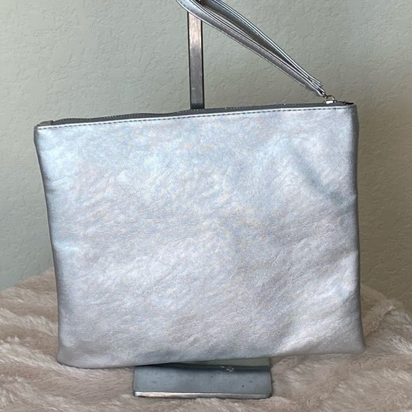 Silver Cosmetic Travel Bag NWOT - Picture 4 of 6